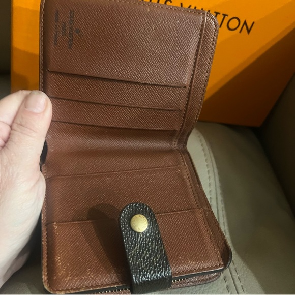 🧡Authentic Vintage Louis Vuitton compact lip fold bifold. EXcellent Condition!! - Picture 10 of 11